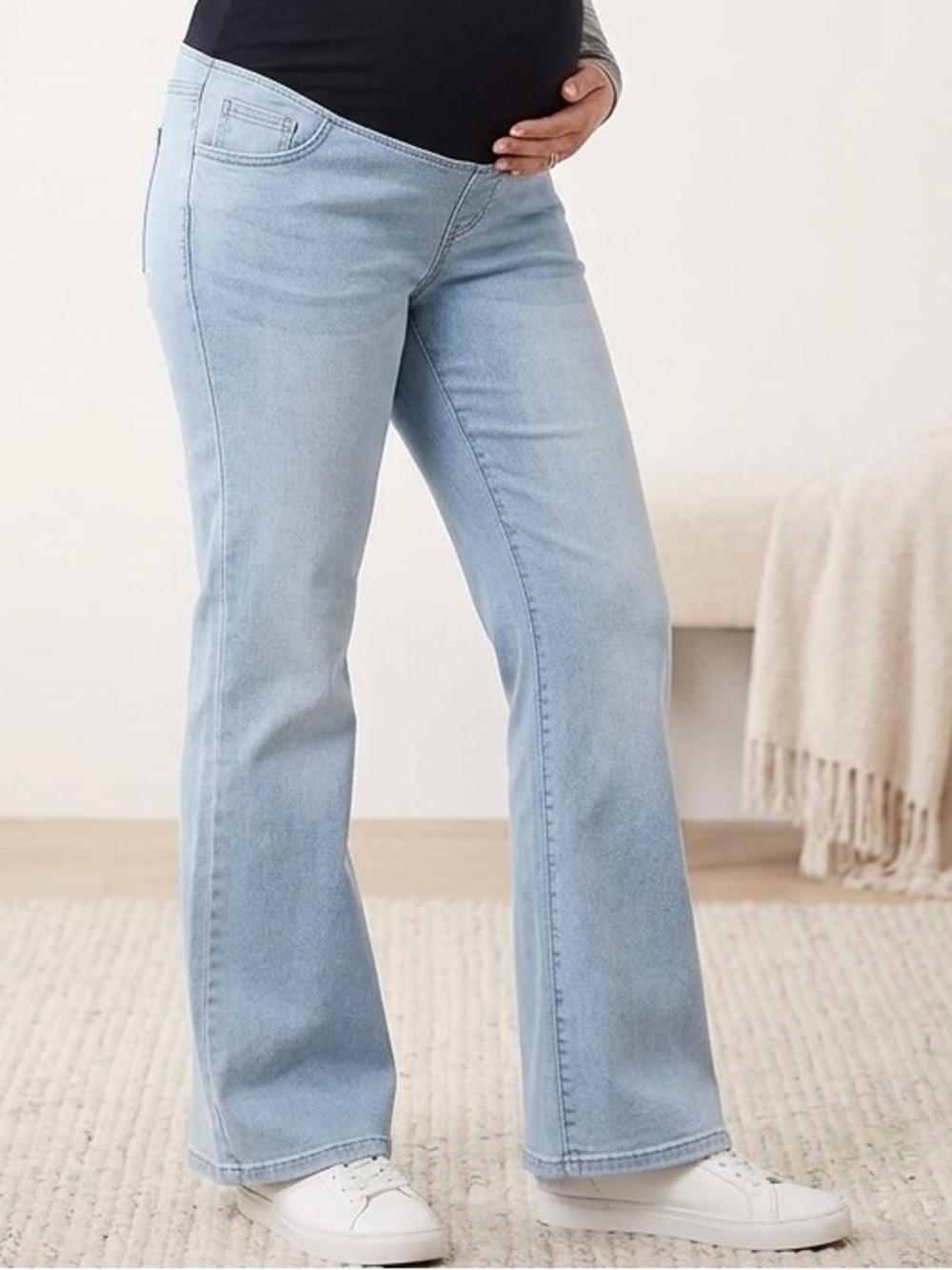 INGRID & ISABEL I Jeans Flare Light Wash Maternity Size 14 NWT